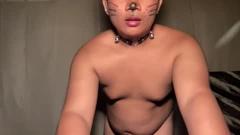 Snapshot of ur_fucking2005 chatting on April 8, 3:56 pm DA online show from April 8, 3:56 pm