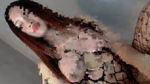 Snapshot of ur_infatuation chatting on January 12, 1:37 pm Lola online show from January 12, 1:37 pm