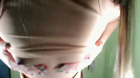 Snapshot of ur_innocent_girlx chatting on February 8, 3:42 pm QUEENSY online show from February 8, 3:42 pm