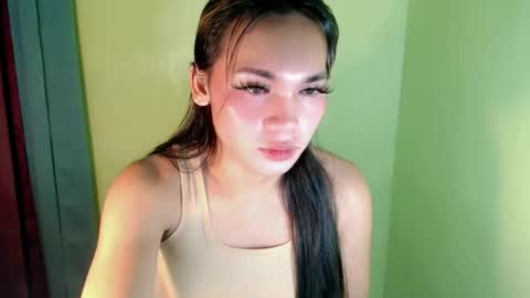 Snapshot of ur_innocent_girlx chatting on February 17, 2:31 am QUEENSY online show from February 17, 2:31 am