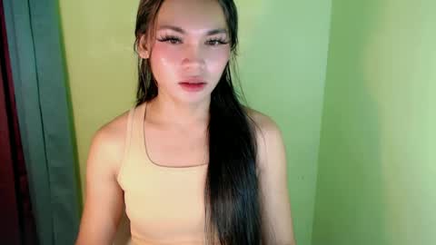 Snapshot of ur_innocent_girlx chatting on February 17, 9:19 pm QUEENSY online show from February 17, 9:19 pm