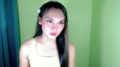 Snapshot of ur_innocent_girlx chatting on February 23, 5:34 am QUEENSY online show from February 23, 5:34 am