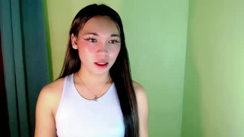 Snapshot of ur_innocent_girlx chatting on February 27, 2:32 am QUEENSY online show from February 27, 2:32 am