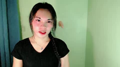 Snapshot of ur_innocent_girlx chatting on March 1, 8:02 am QUEENSY online show from March 1, 8:02 am