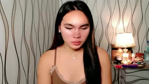 Snapshot of ur_innocent_girlx chatting on October 5, 4:33 am QUEENSY online show from October 5, 4:33 am