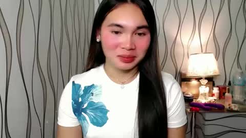 Snapshot of ur_innocent_girlx chatting on October 13, 4:34 am QUEENSY online show from October 13, 4:34 am