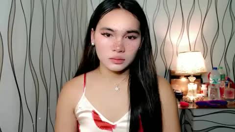 Snapshot of ur_innocent_girlx chatting on October 17, 1:20 am QUEENSY online show from October 17, 1:20 am