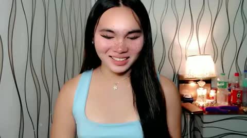 Snapshot of ur_innocent_girlx chatting on October 18, 8:04 am QUEENSY online show from October 18, 8:04 am