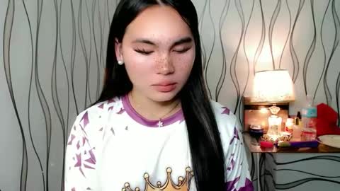 Snapshot of ur_innocent_girlx chatting on October 21, 3:35 pm QUEENSY online show from October 21, 3:35 pm