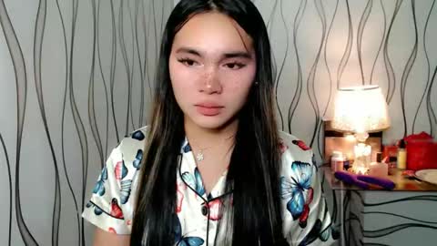 Snapshot of ur_innocent_girlx chatting on October 29, 12:51 pm QUEENSY online show from October 29, 12:51 pm