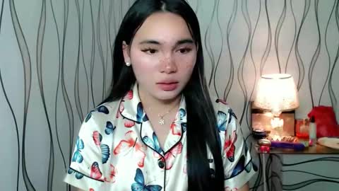 Snapshot of ur_innocent_girlx chatting on November 9, 11:41 am QUEENSY online show from November 9, 11:41 am