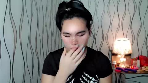 Snapshot of ur_innocent_girlx chatting on November 11, 11:27 pm QUEENSY online show from November 11, 11:27 pm