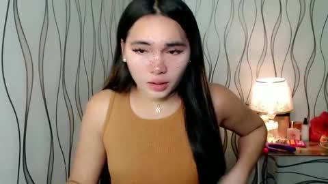 Snapshot of ur_innocent_girlx chatting on November 19, 2:44 am QUEENSY online show from November 19, 2:44 am