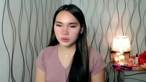 Snapshot of ur_innocent_girlx chatting on November 20, 12:33 am QUEENSY online show from November 20, 12:33 am