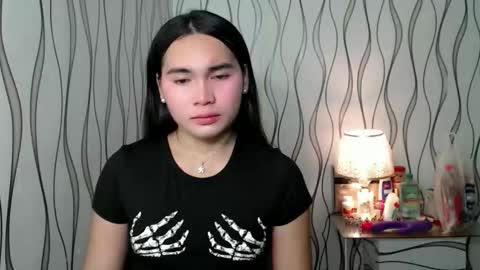 Snapshot of ur_innocent_girlx chatting on November 25, 10:37 am QUEENSY online show from November 25, 10:37 am