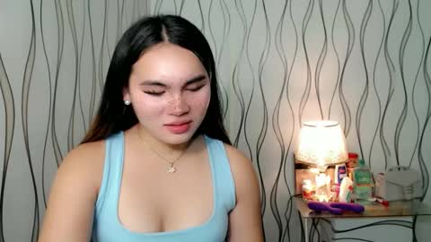 Snapshot of ur_innocent_girlx chatting on November 27, 11:56 am QUEENSY online show from November 27, 11:56 am