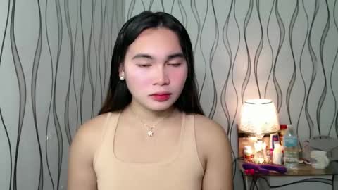 Snapshot of ur_innocent_girlx chatting on November 30, 2:15 am QUEENSY online show from November 30, 2:15 am