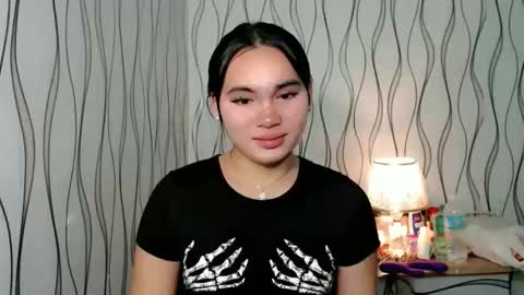 Snapshot of ur_innocent_girlx chatting on December 3, 1:20 pm QUEENSY online show from December 3, 1:20 pm