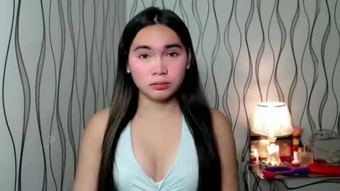 Snapshot of ur_innocent_girlx chatting on December 13, 7:53 pm QUEENSY online show from December 13, 7:53 pm