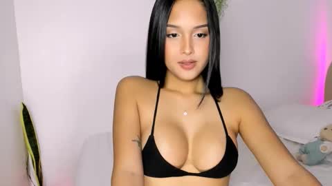 Veronica Lodge online show from March 5, 4:47 pm