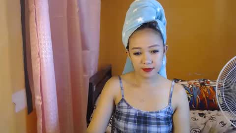 Snapshot of ur_petitejaya chatting on May 3, 1:06 pm ur_petitejaya online show from May 3, 1:06 pm