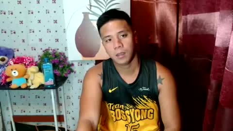 Snapshot of ur_pinoydave chatting on January 18, 4:04 am Dave online show from January 18, 4:04 am