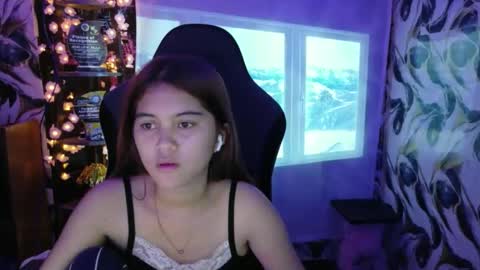 Snapshot of ur_prettyangel chatting on May 9, 1:16 pm ur_prettyangel online show from May 9, 1:16 pm
