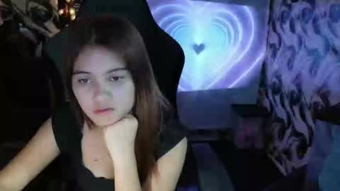 Snapshot of ur_prettyangel chatting on May 16, 2:19 am ur_prettyangel online show from May 16, 2:19 am