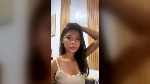 ur_prettylilzie online show from June 21, 2:19 pm
