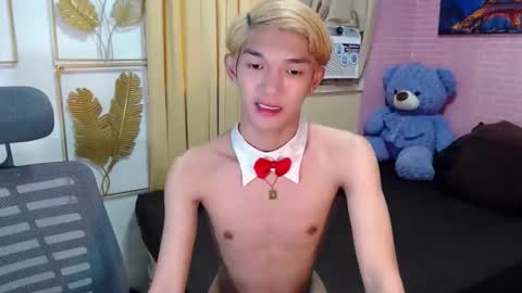urasian_john20 online show from April 28, 2:27 am