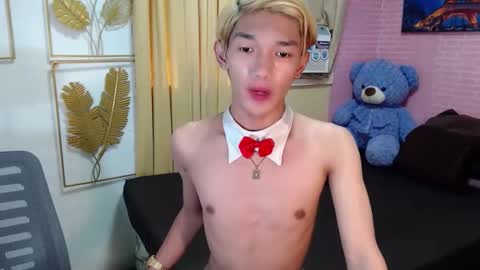 urasian_john20 online show from April 28, 10:59 pm