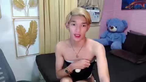 urasian_john20 online show from May 1, 5:39 pm