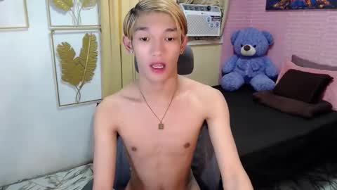 urasian_john20 online show from May 17, 4:32 am