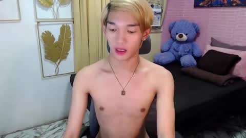 urasian_john20 online show from May 17, 5:20 pm