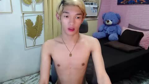 urasian_john20 online show from May 18, 4:13 pm