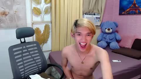 Snapshot of urasian_john20 chatting on May 27, 7:44 pm urasian_john20 online show from May 27, 7:44 pm