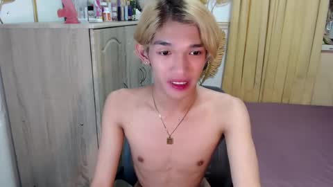 Snapshot of urasian_john20 chatting on June 16, 6:27 am urasian_john20 online show from June 16, 6:27 am
