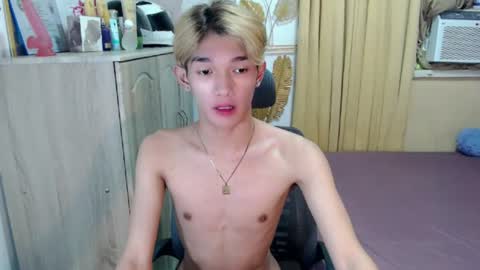 Snapshot of urasian_john20 chatting on June 27, 11:15 am urasian_john20 online show from June 27, 11:15 am