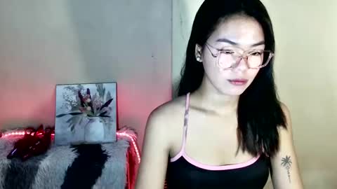 Snapshot of urasian_mary chatting on April 28, 8:25 pm urasian_mary online show from April 28, 8:25 pm