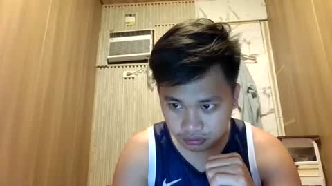 Snapshot of urasian_van chatting on June 14, 5:59 pm urasian_van online show from June 14, 5:59 pm
