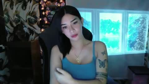 Snapshot of urasiandreamgirlxxx chatting on May 10, 12:10 pm jess online show from May 10, 12:10 pm