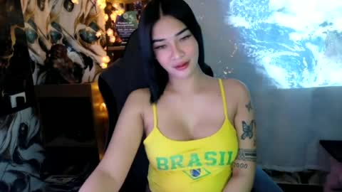 Snapshot of urasiandreamgirlxxx chatting on June 15, 8:38 am jess online show from June 15, 8:38 am