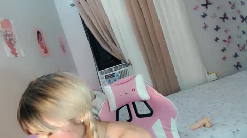 lianne online show from February 2, 8:35 am