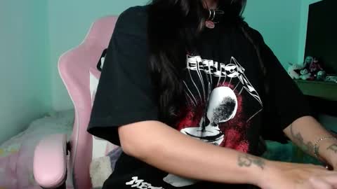 Danielle  online show from December 5, 9:50 am