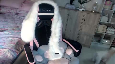 MONICA DEMONYETA online show from December 18, 1:26 am