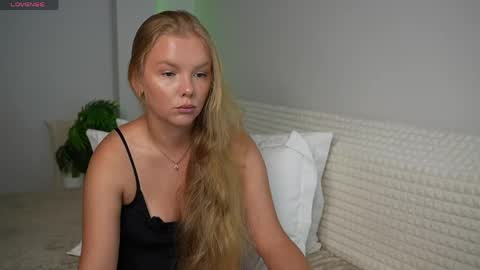 Snapshot of urblonde001 chatting on June 7, 11:30 pm Ksenia Pterson online show from June 7, 11:30 pm