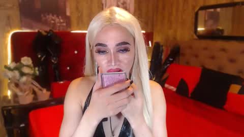 Snapshot of urcumgirlasiants chatting on January 12, 1:27 pm KENDALL online show from January 12, 1:27 pm