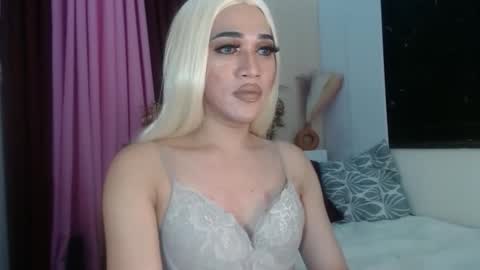 Snapshot of urcumgirlasiants chatting on April 12, 3:17 pm KENDALL online show from April 12, 3:17 pm