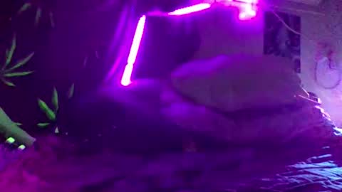 Snapshot of urdaddy875867 chatting on November 18, 1:33 am urdaddy875867 online show from November 18, 1:33 am