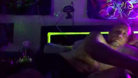 urdaddy875867 online show from May 13, 2:42 am